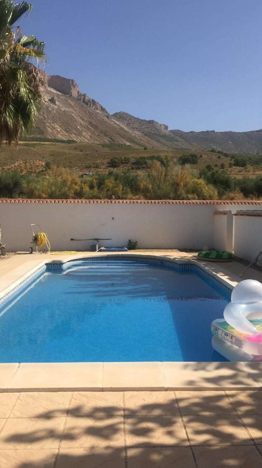 Impresionante villa con piscina y terreno en Vélez Blanco