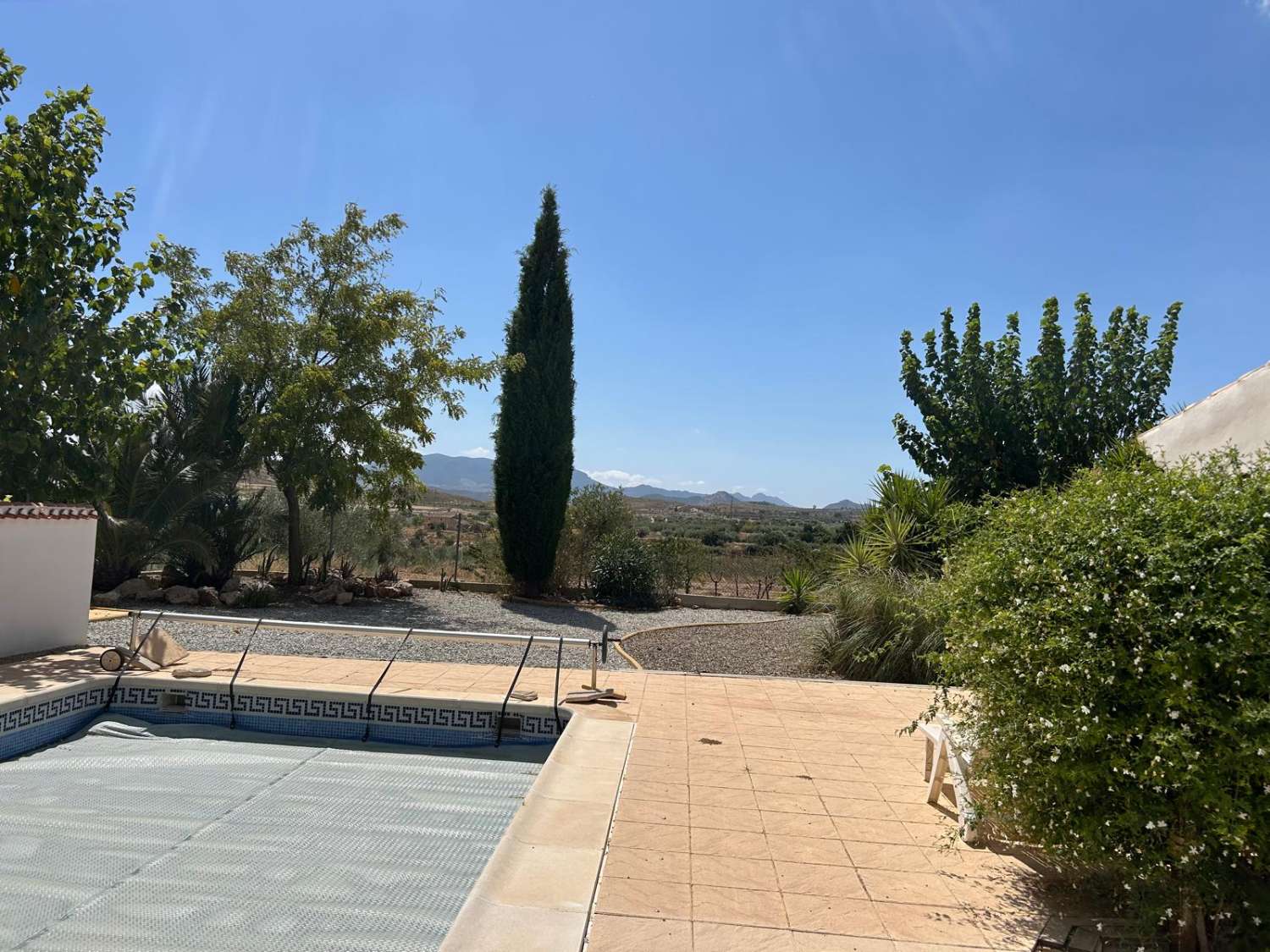 Impresionante villa con piscina y terreno en Vélez Blanco