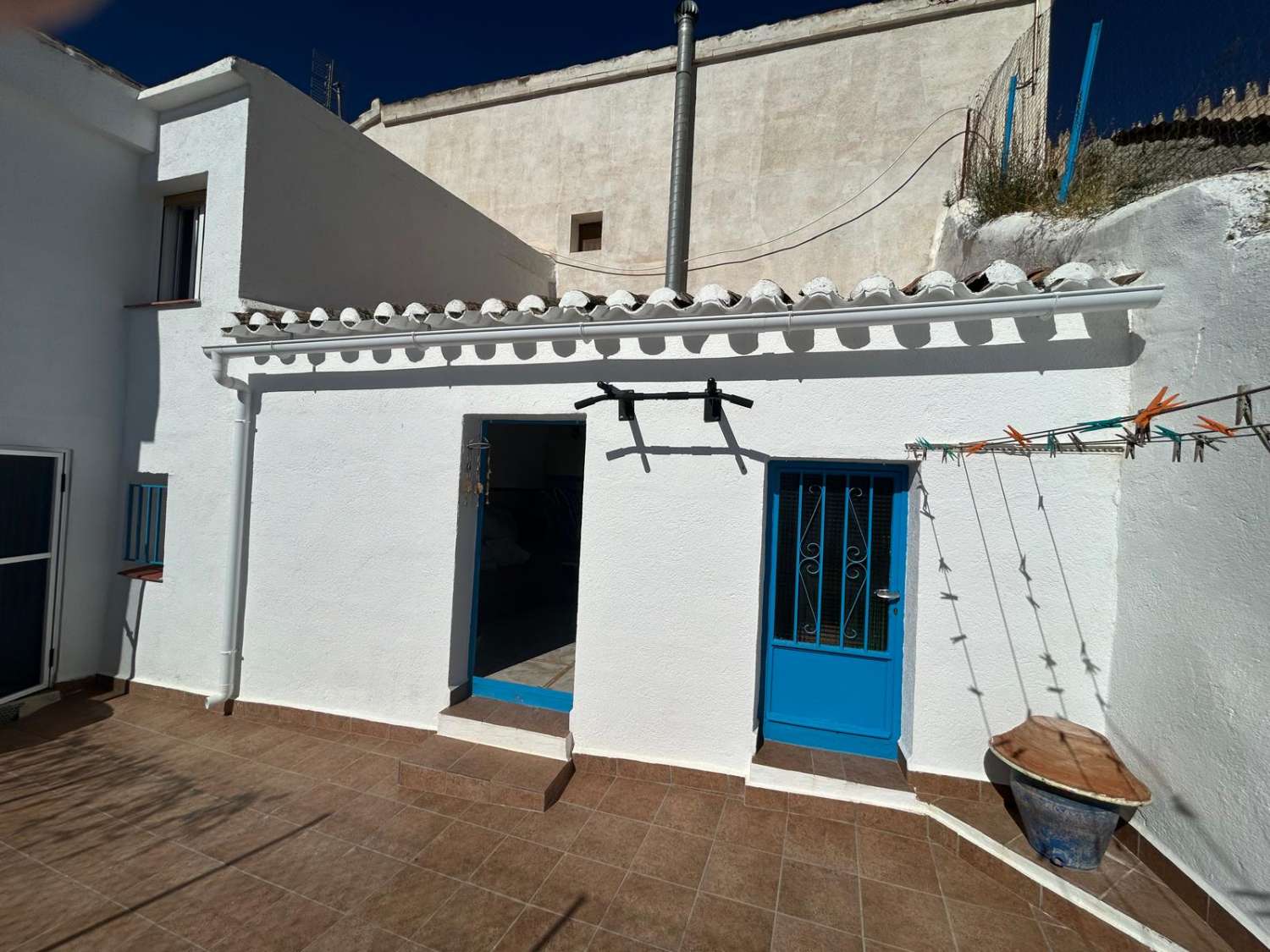 Casa adosada de 4 dormitorios bellamente modernizada con patio en Vélez Blanco