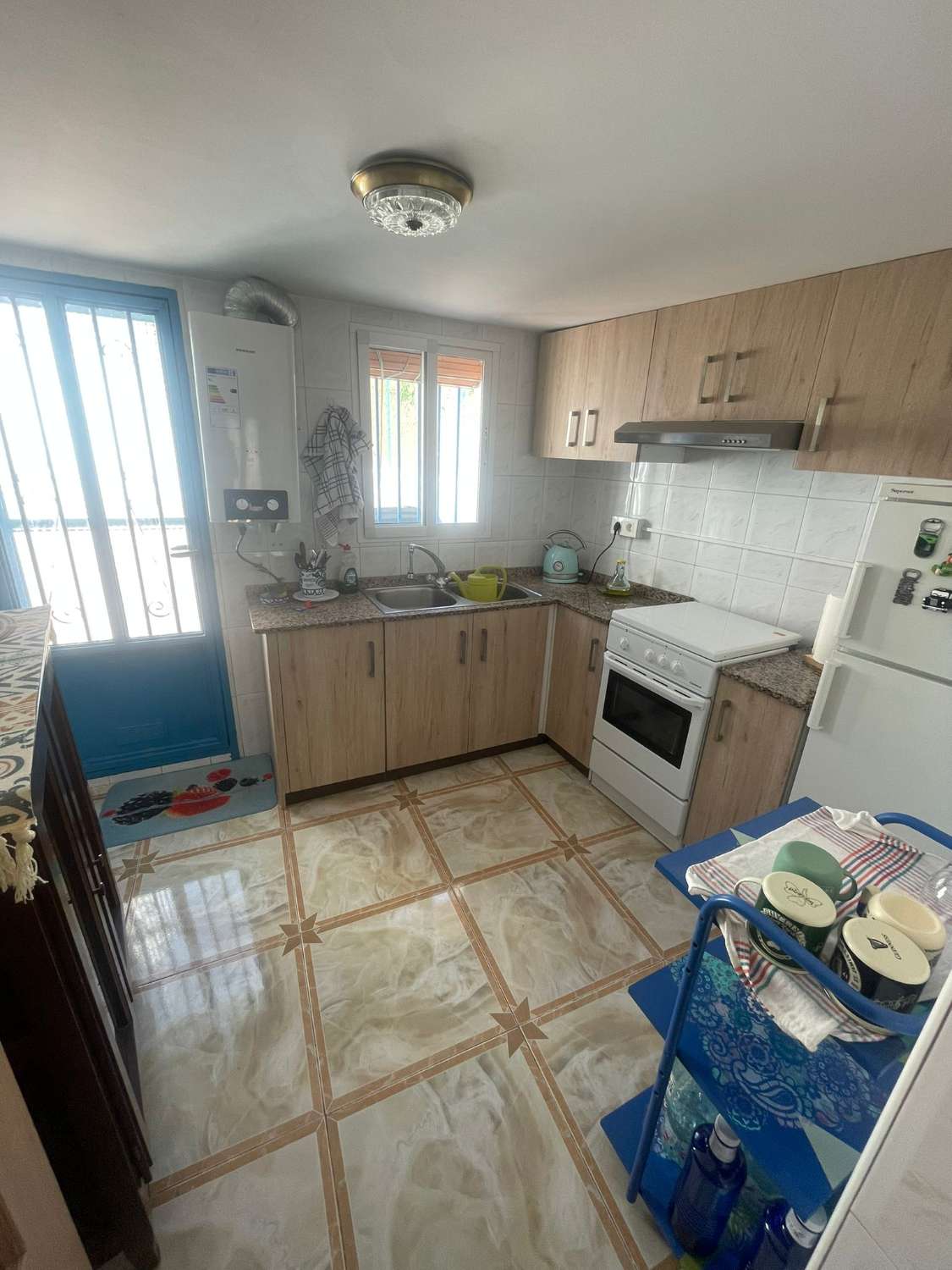 Casa adosada de 4 dormitorios bellamente modernizada con patio en Vélez Blanco