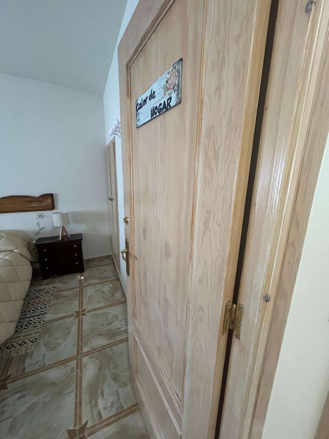 Casa adosada de 4 dormitorios bellamente modernizada con patio en Vélez Blanco