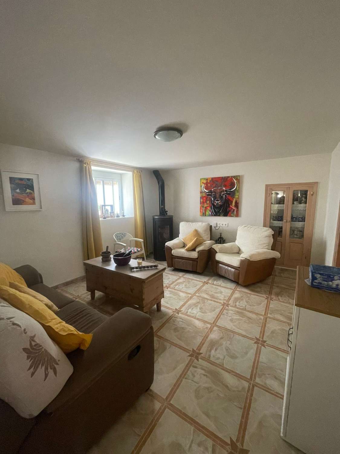 Casa adosada de 4 dormitorios bellamente modernizada con patio en Vélez Blanco