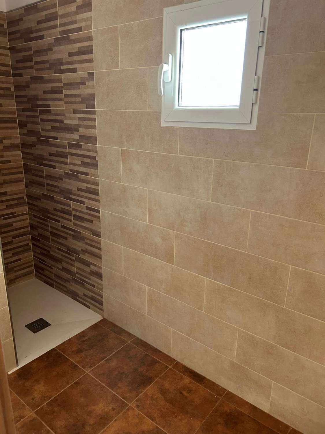 Casa nueva de 4 dormitorios y 3 baños en el Piar.