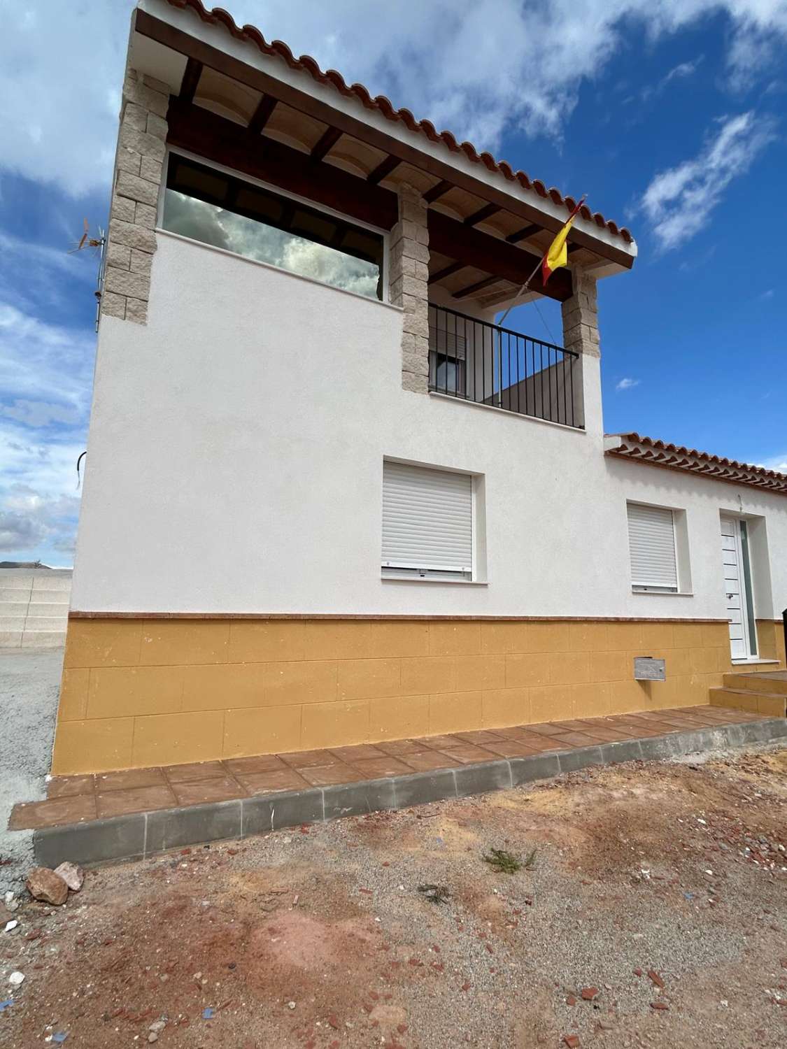 Casa nueva de 4 dormitorios y 3 baños en el Piar.
