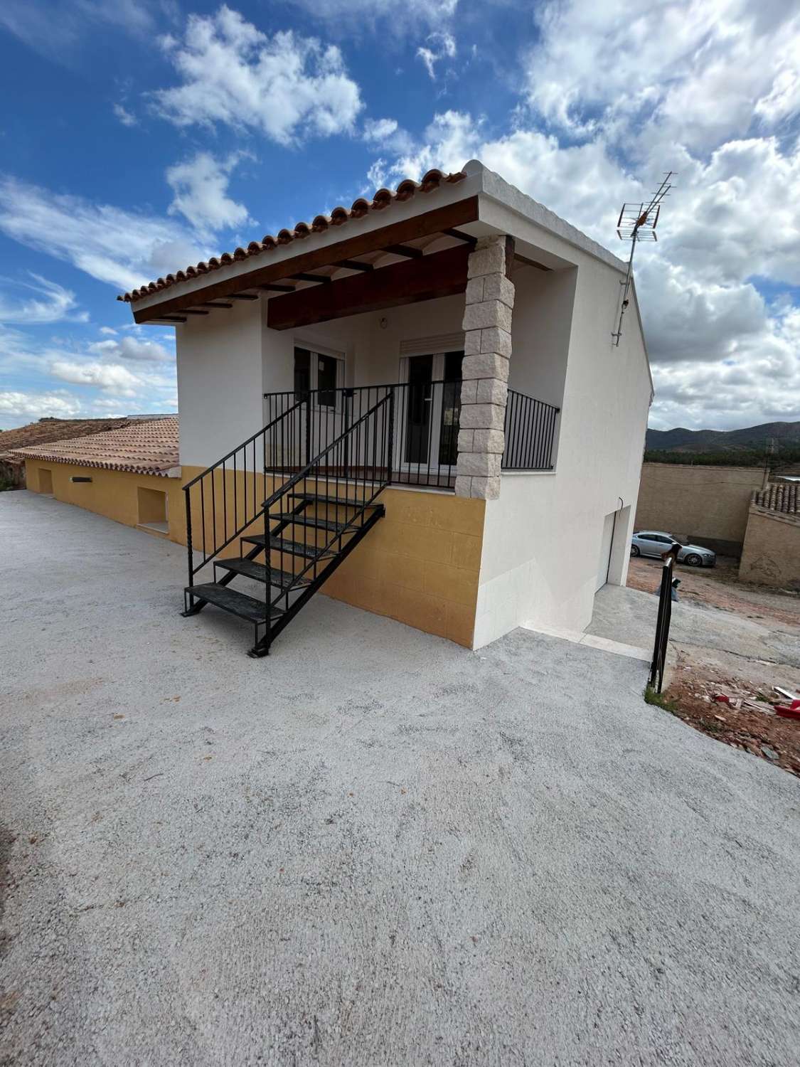 Casa nueva de 4 dormitorios y 3 baños en el Piar.
