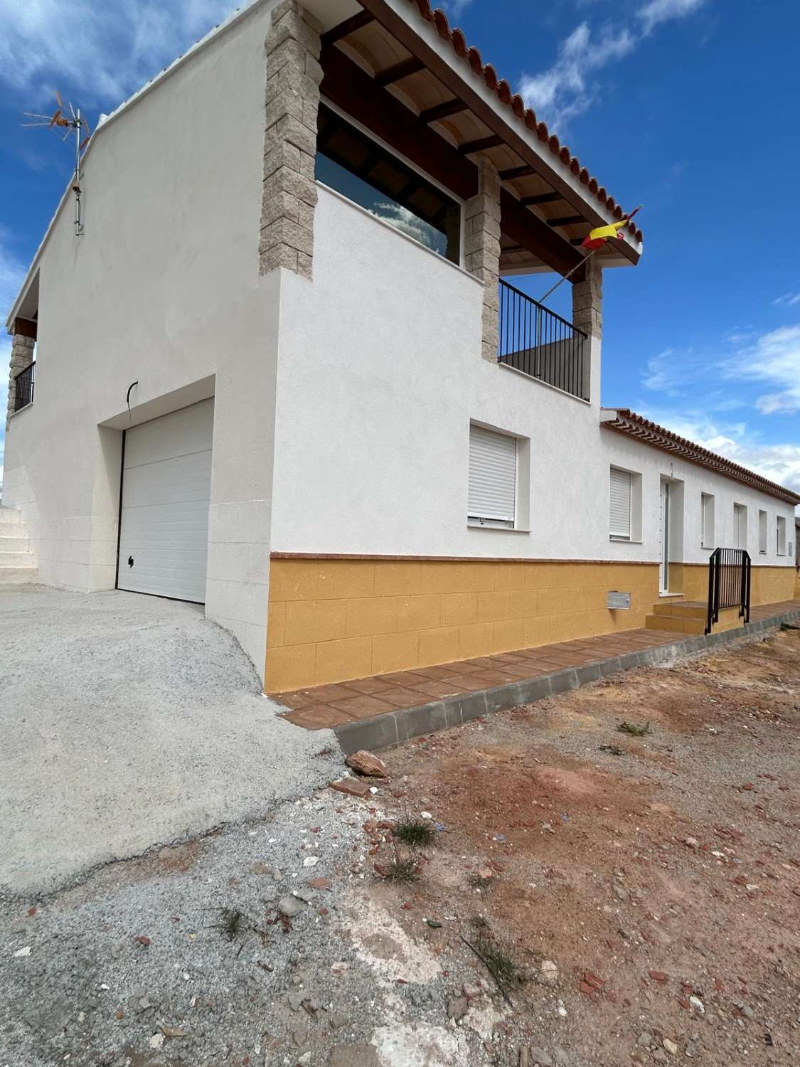 Casa nueva de 4 dormitorios y 3 baños en el Piar.