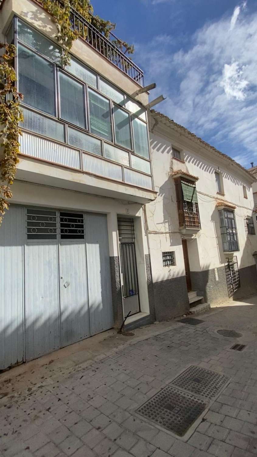 2 grandes casas unidas en 1 con garaje