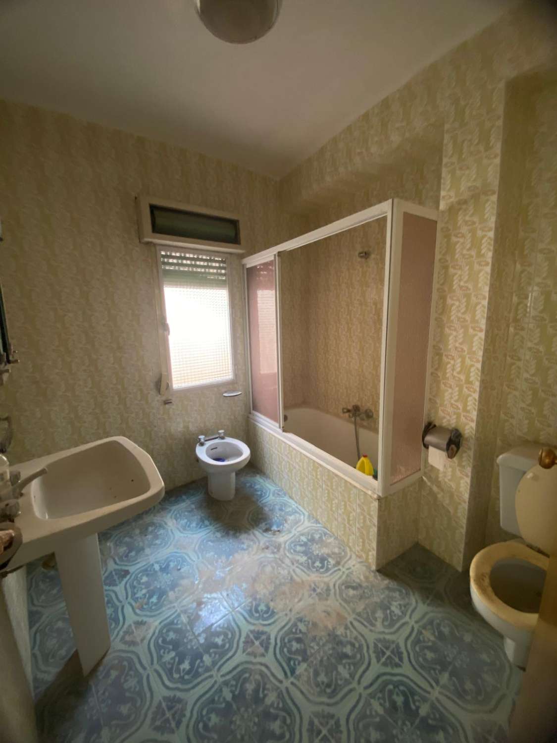 2 grandes casas unidas en 1 con garaje