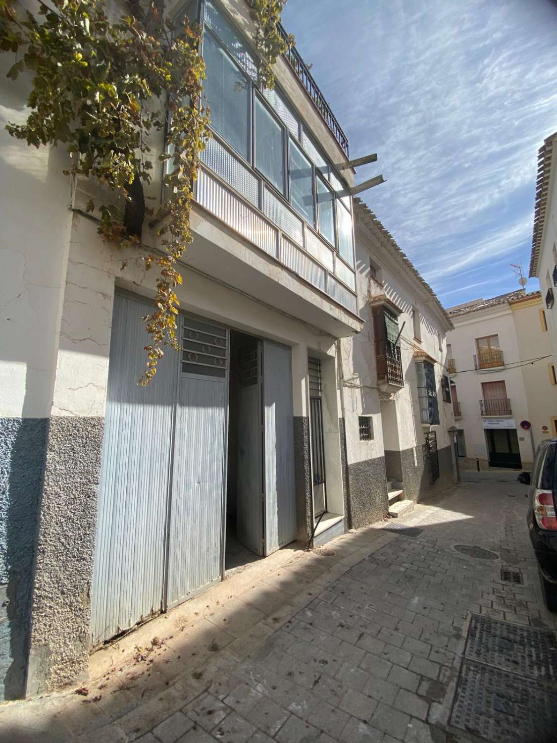 2 grandes casas unidas en 1 con garaje