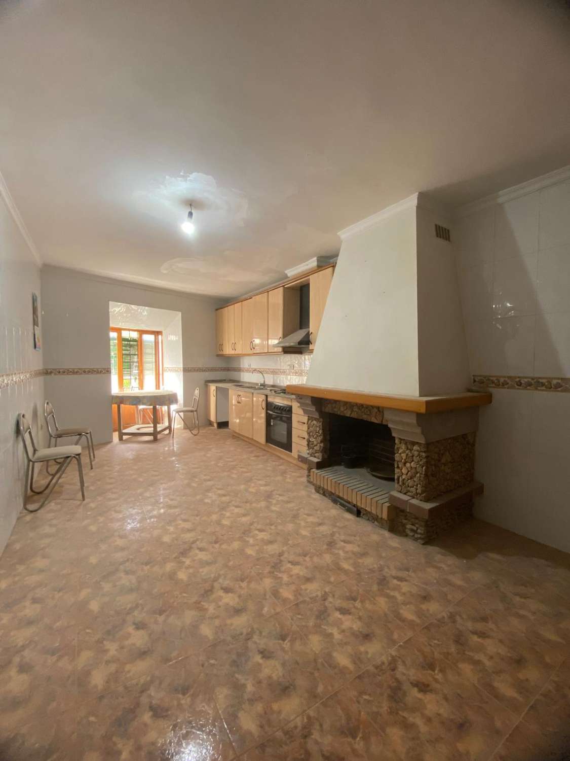 2 grandes casas unidas en 1 con garaje