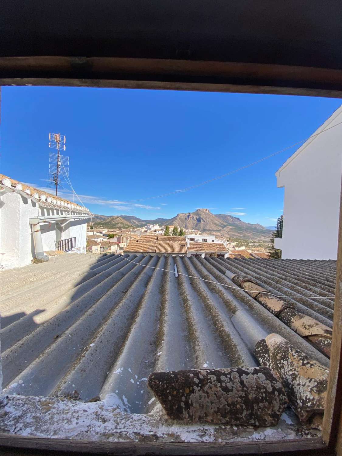 Hermosa casa de 4 dormitorios y 2 baños en una posición privilegiada en Vélez Blanco