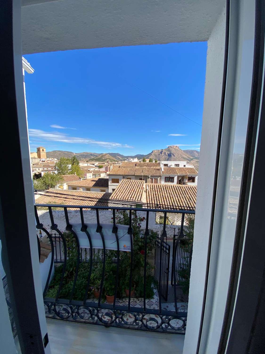 Hermosa casa de 4 dormitorios y 2 baños en una posición privilegiada en Vélez Blanco