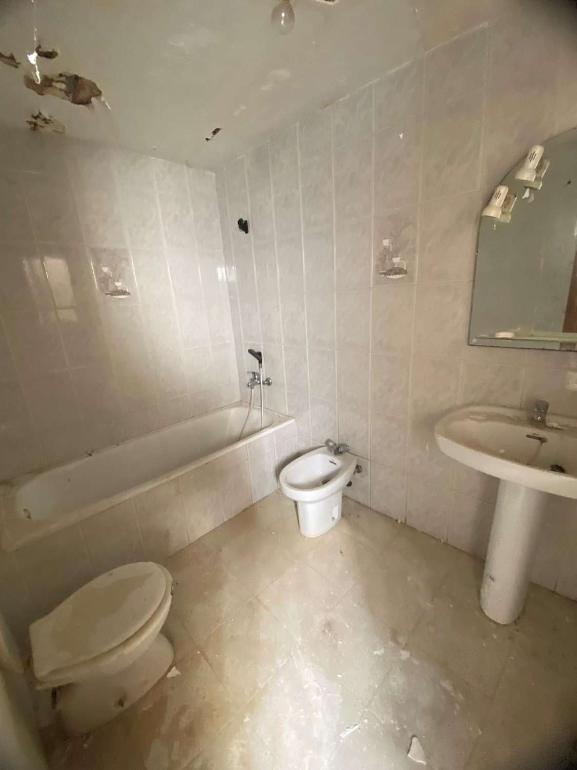 Excellent investment 3 bed house with outside garden and patio in the heart of Chirivel