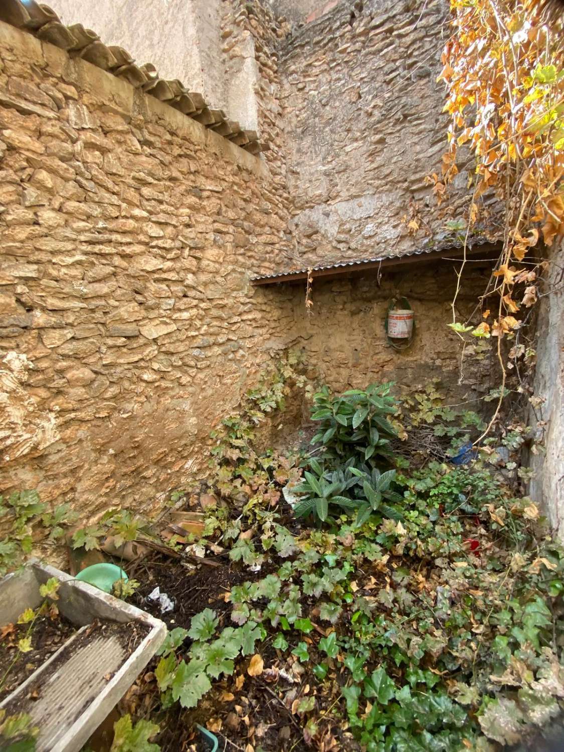 Excellent investment 3 bed house with outside garden and patio in the heart of Chirivel