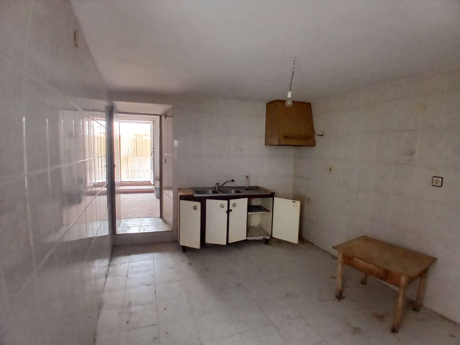 Excellent investment 3 bed house with outside garden and patio in the heart of Chirivel