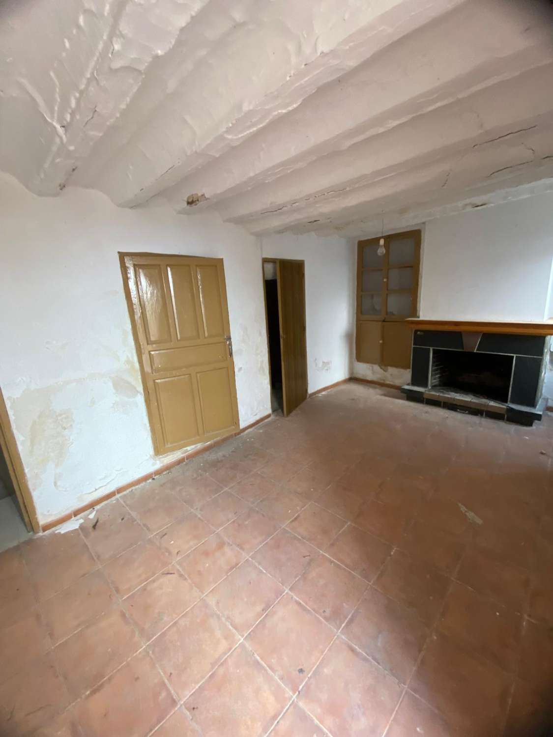 Excellent investment 3 bed house with outside garden and patio in the heart of Chirivel