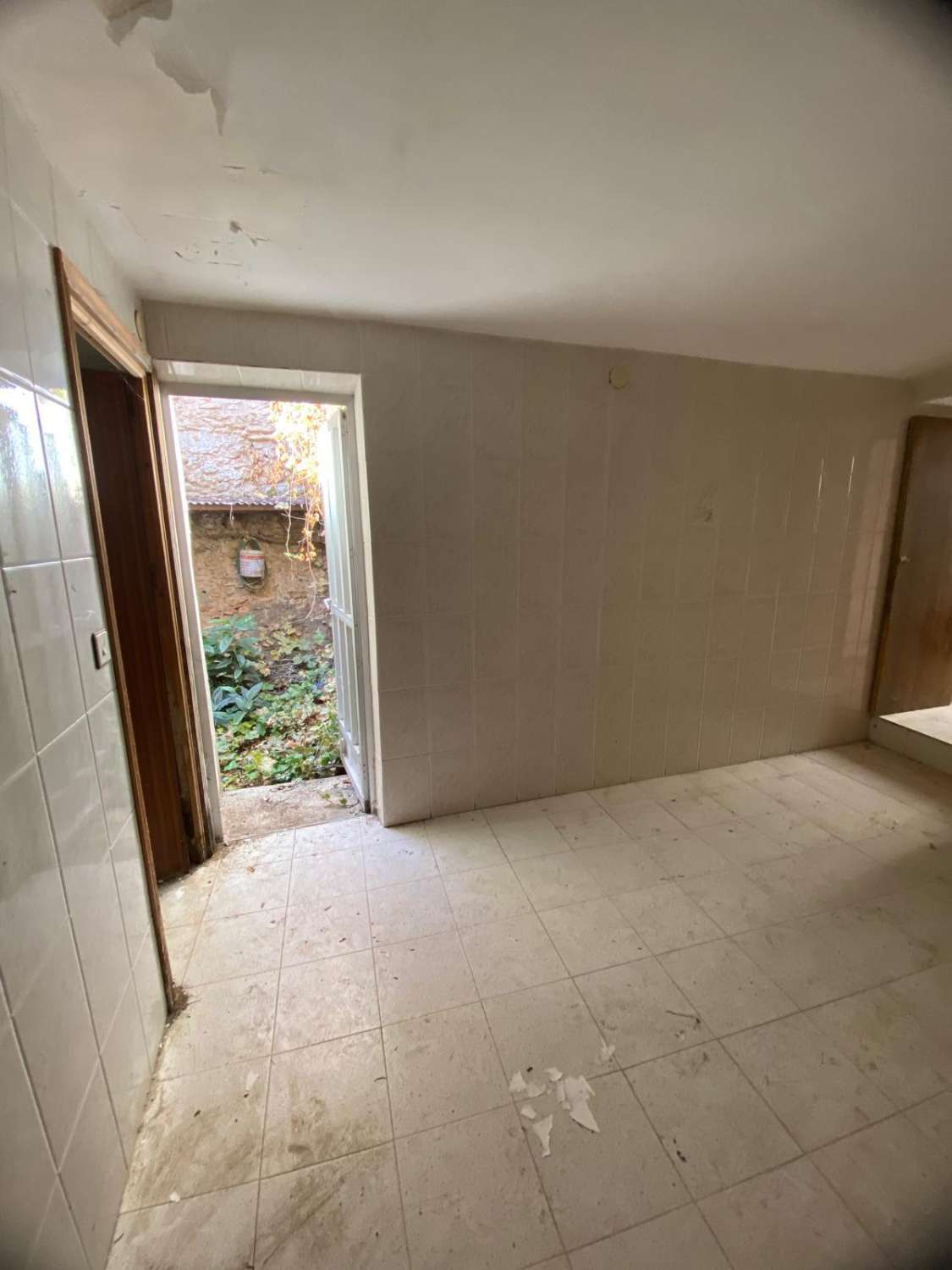 Excellent investment 3 bed house with outside garden and patio in the heart of Chirivel