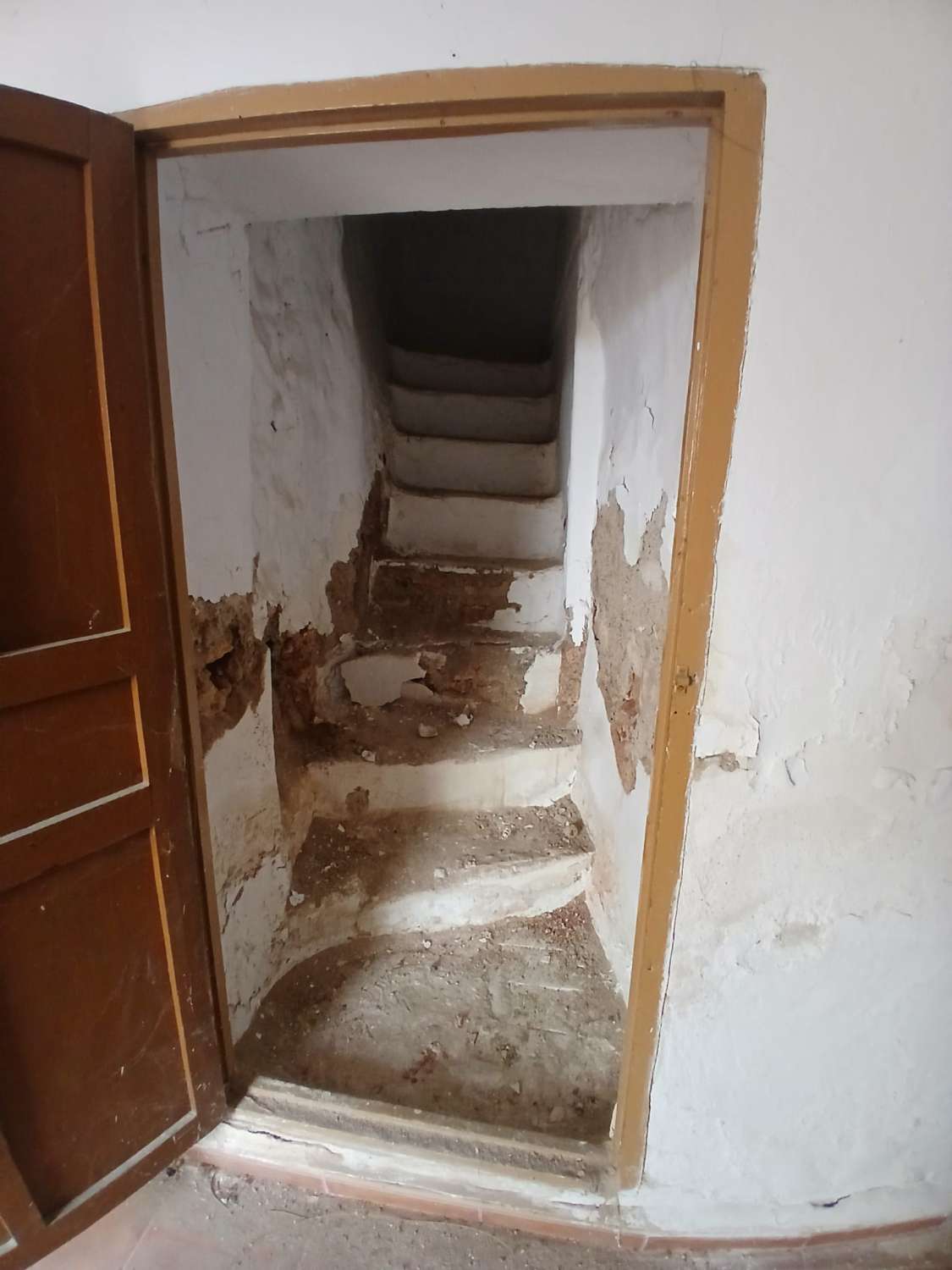 Excellent investment 3 bed house with outside garden and patio in the heart of Chirivel