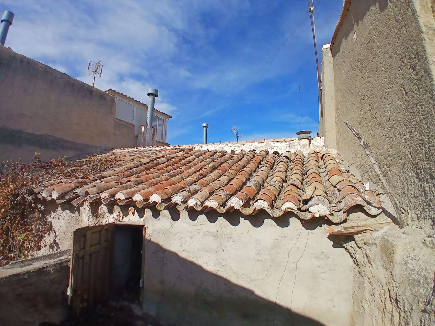 Excellent investment 3 bed house with outside garden and patio in the heart of Chirivel
