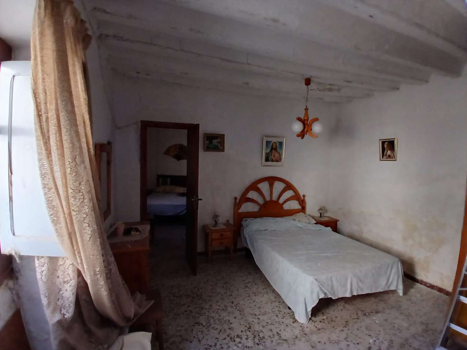 Casa en Vélez Rubio con gran jardín