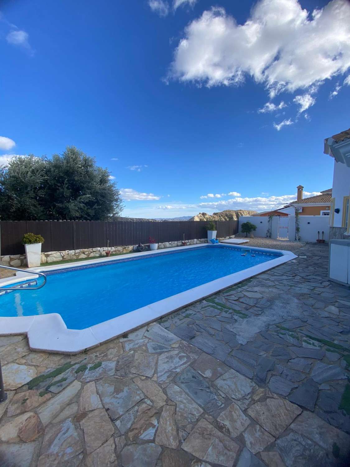 Stunning 3 bed, 3 bath Villa with pool and gardens in Partaloa