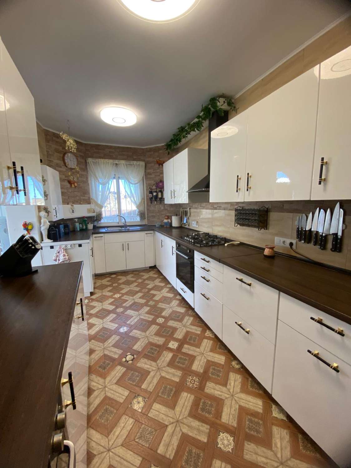 Stunning 3 bed, 3 bath Villa with pool and gardens in Partaloa