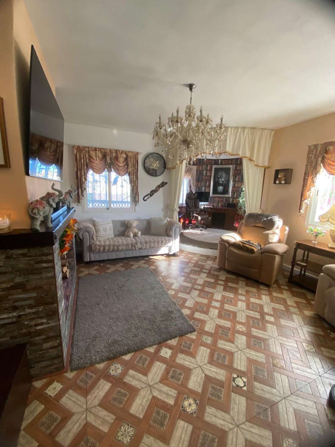 Stunning 3 bed, 3 bath Villa with pool and gardens in Partaloa