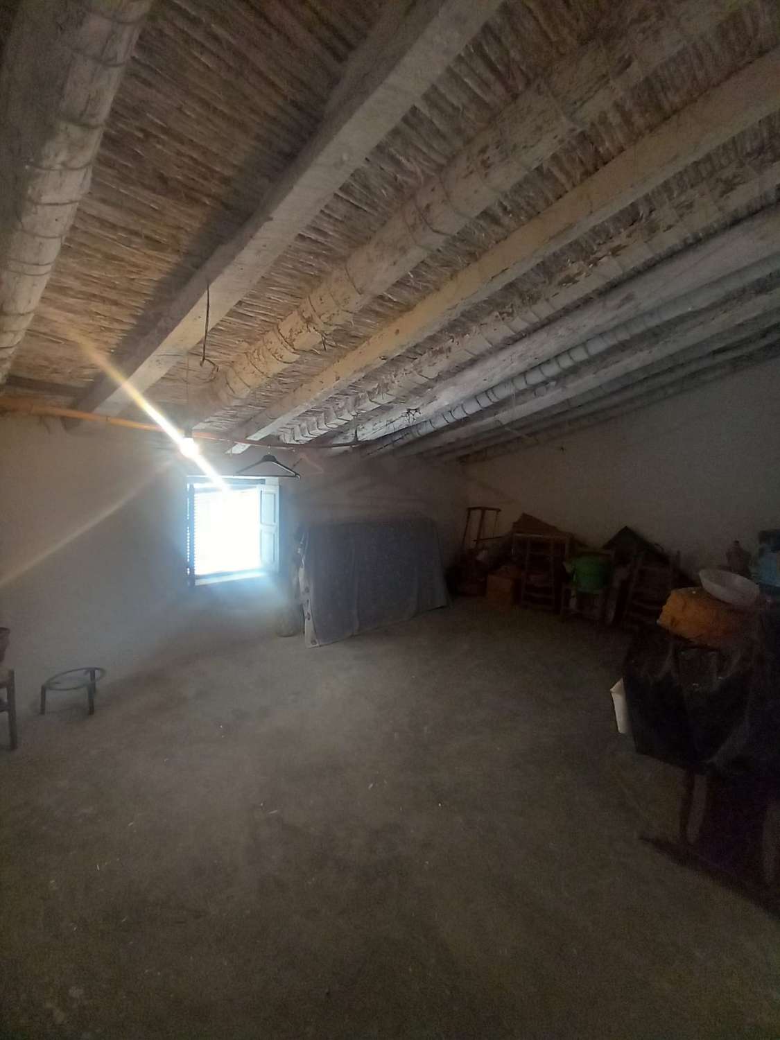 Casa reformada de 3 habitaciones y 2 baños en Blanco con potencial para crear un apartamento independiente con acceso propio.