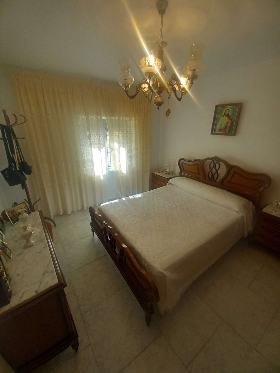 Casa reformada de 3 habitaciones y 2 baños en Blanco con potencial para crear un apartamento independiente con acceso propio.