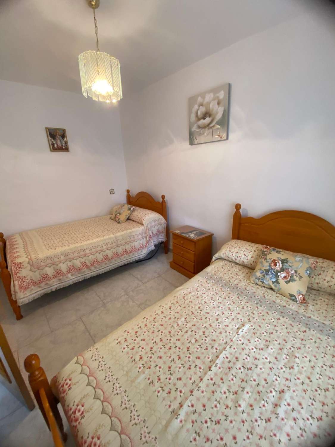 Casa reformada de 3 habitaciones y 2 baños en Blanco con potencial para crear un apartamento independiente con acceso propio.