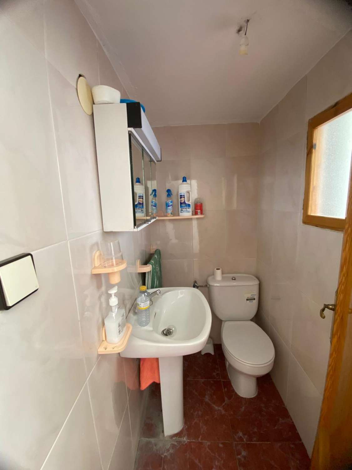 Casa reformada de 3 habitaciones y 2 baños en Blanco con potencial para crear un apartamento independiente con acceso propio.