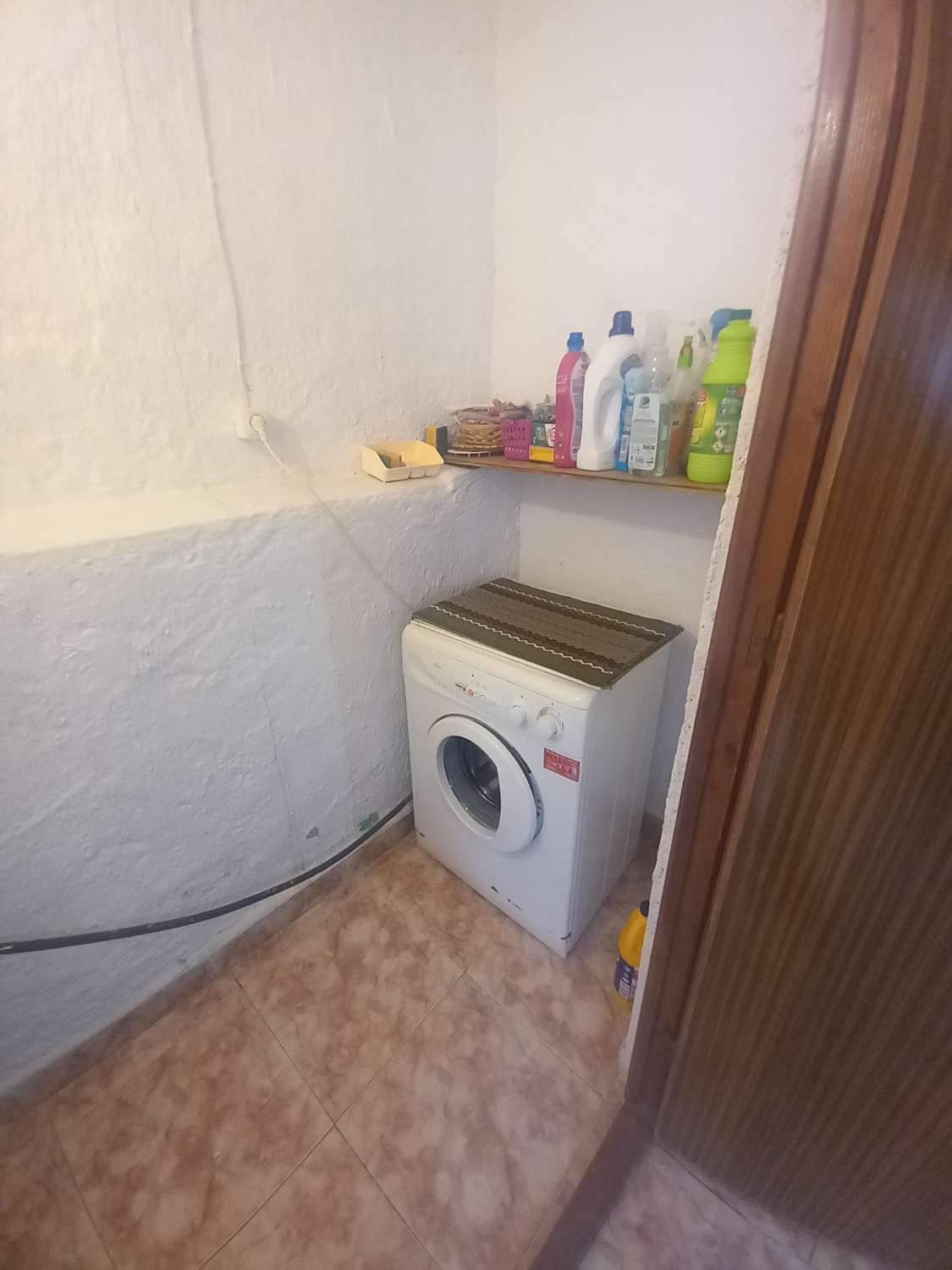 Casa reformada de 3 habitaciones y 2 baños en Blanco con potencial para crear un apartamento independiente con acceso propio.