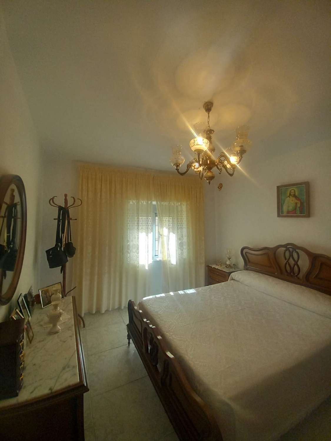 Casa reformada de 3 habitaciones y 2 baños en Blanco con potencial para crear un apartamento independiente con acceso propio.