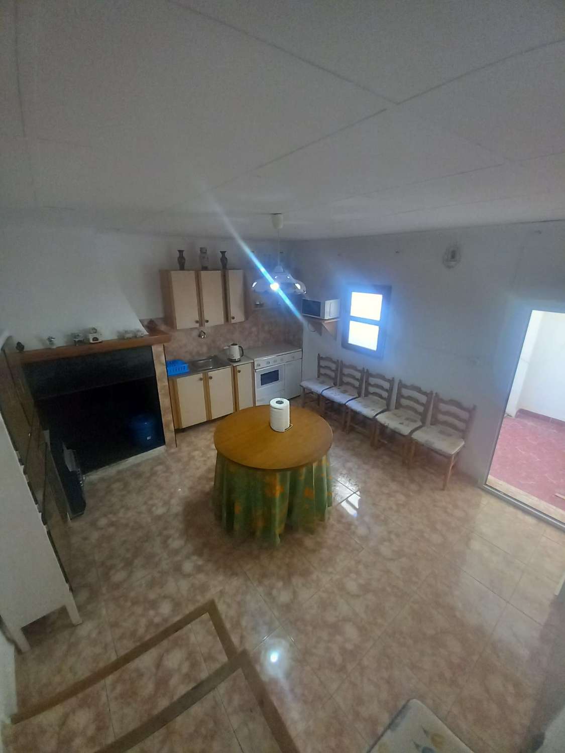 Casa reformada de 3 habitaciones y 2 baños en Blanco con potencial para crear un apartamento independiente con acceso propio.