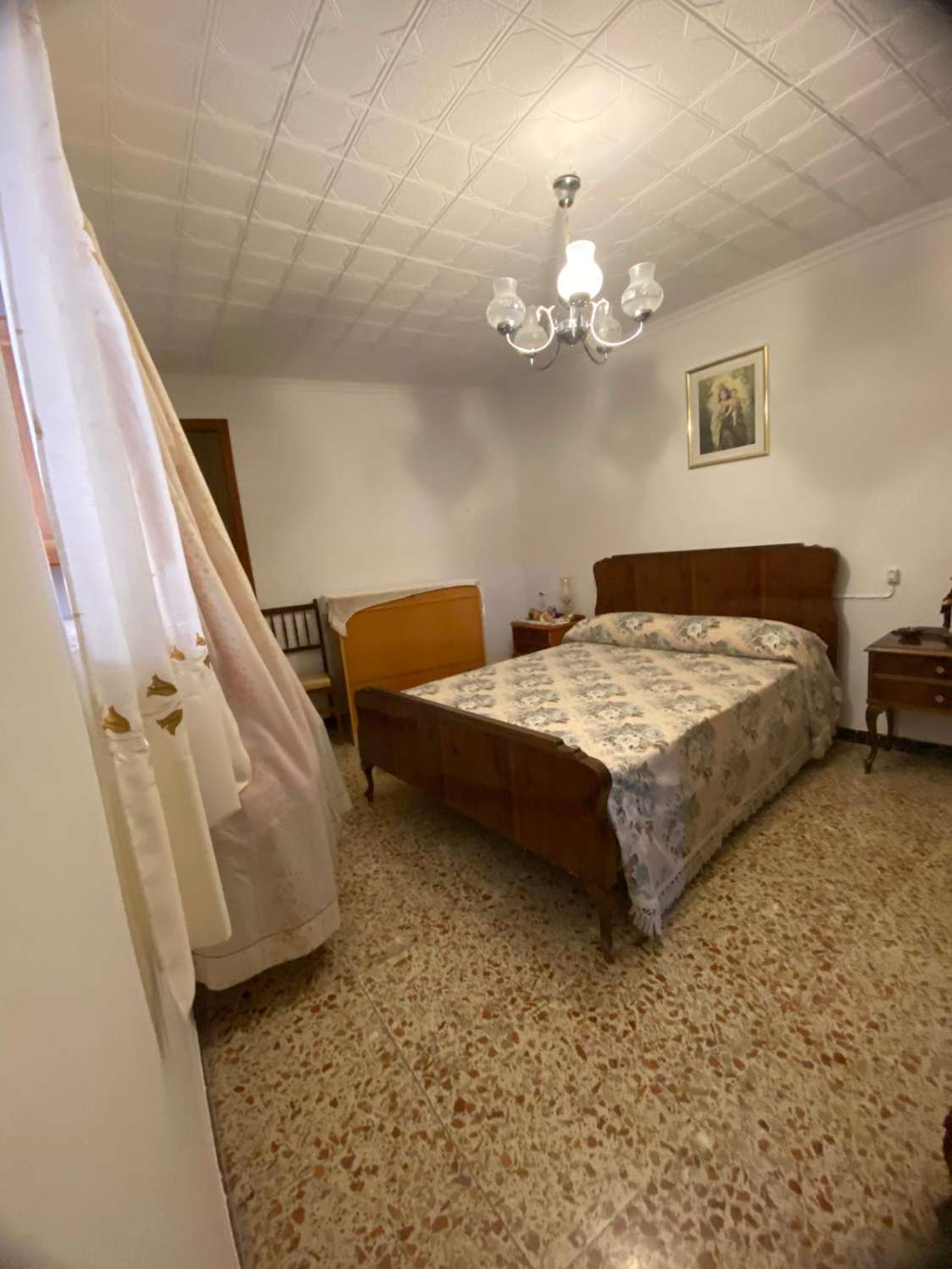 Casa reformada de 3 habitaciones y 2 baños en Blanco con potencial para crear un apartamento independiente con acceso propio.