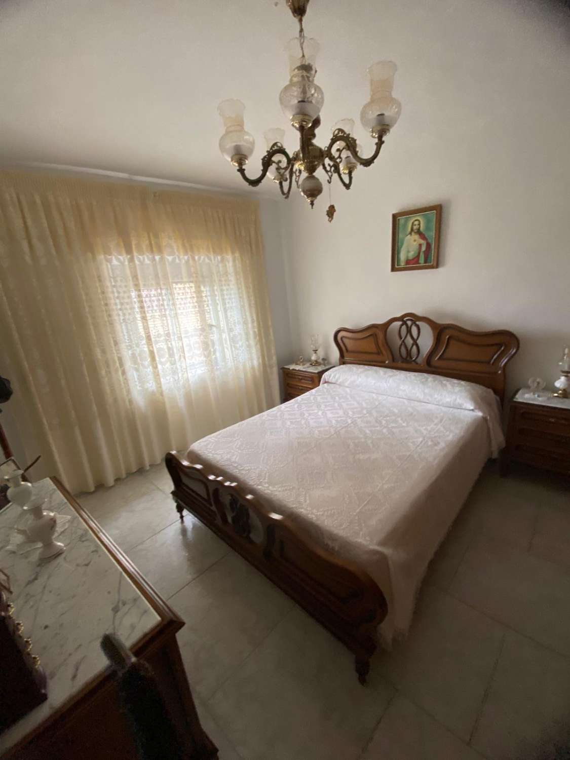 Casa reformada de 3 habitaciones y 2 baños en Blanco con potencial para crear un apartamento independiente con acceso propio.