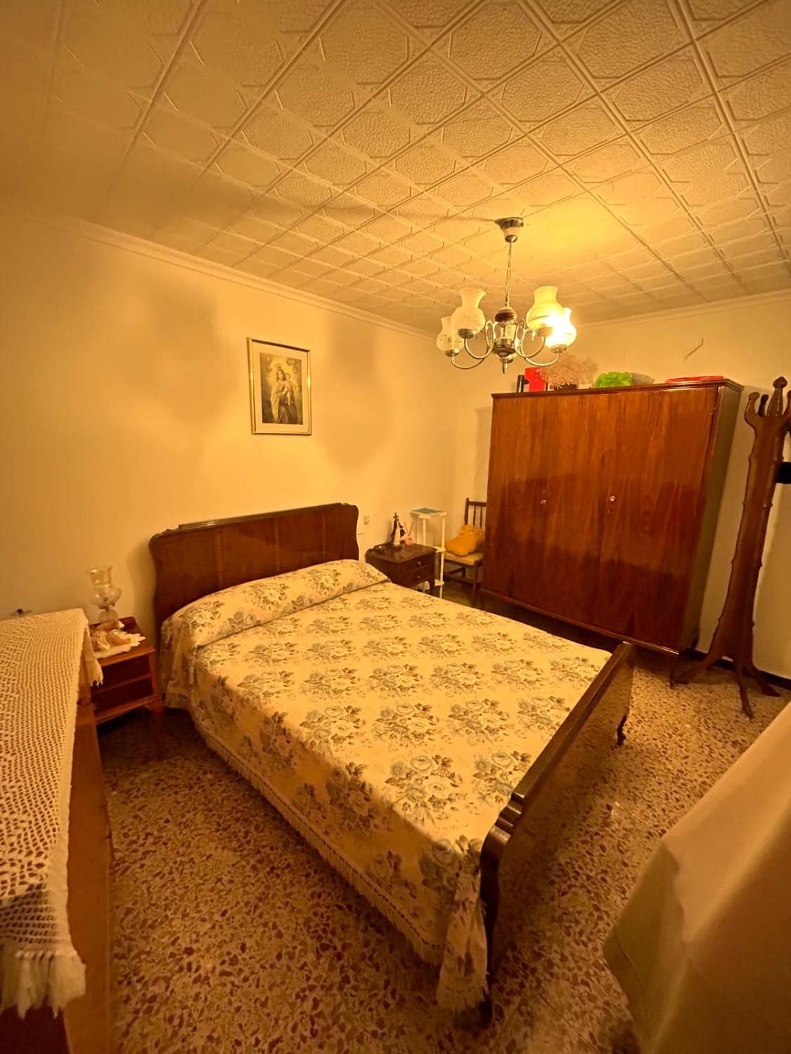 Casa reformada de 3 habitaciones y 2 baños en Blanco con potencial para crear un apartamento independiente con acceso propio.