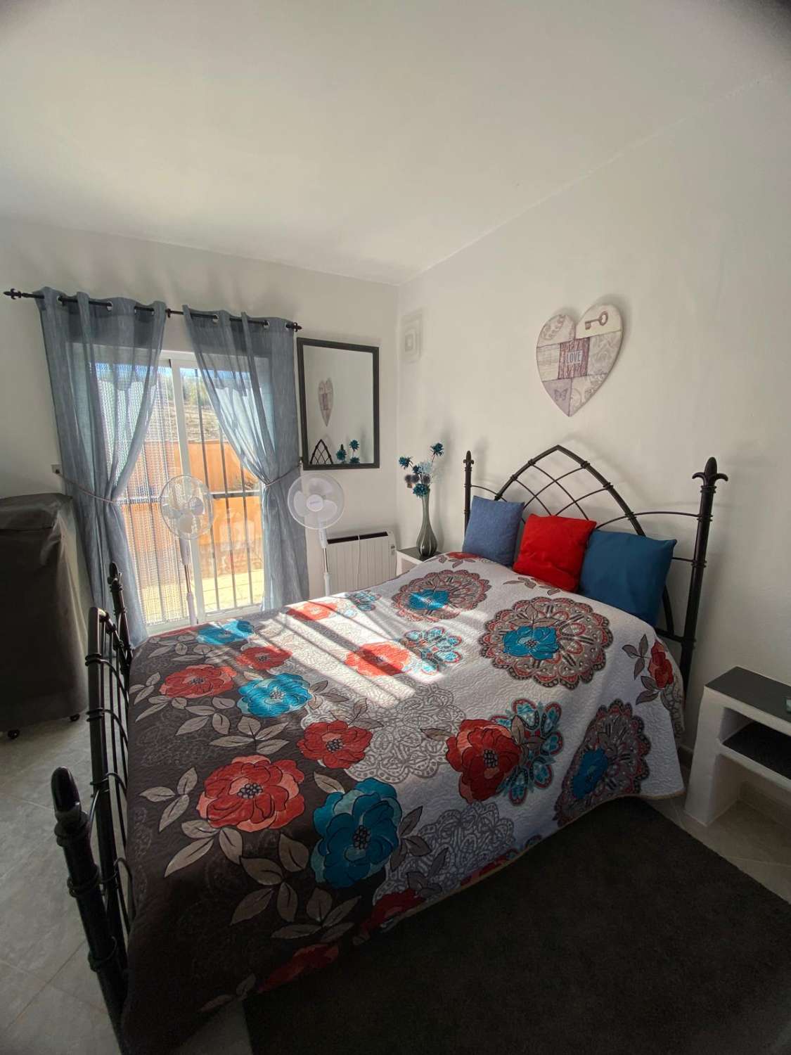 Villa de 3 dormitorios y 2 baños en una ubicación impresionante con vistas al lago.