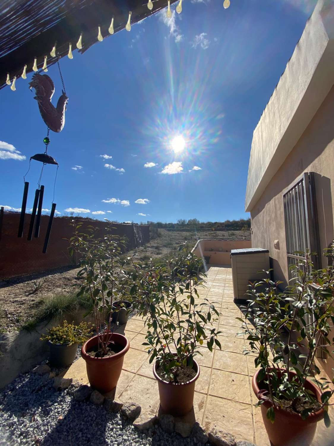 Villa de 3 dormitorios y 2 baños en una ubicación impresionante con vistas al lago.