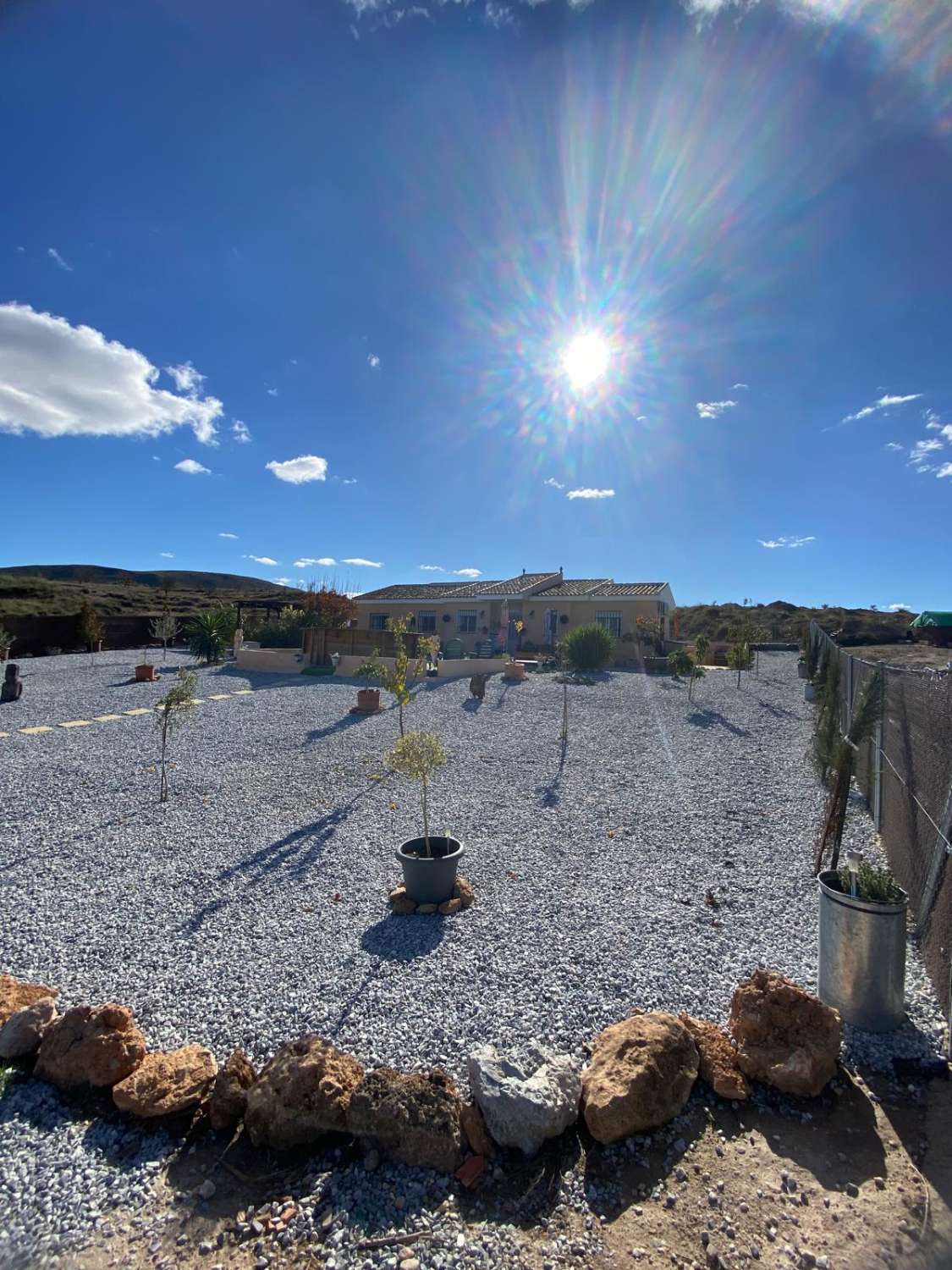Villa de 3 dormitorios y 2 baños en una ubicación impresionante con vistas al lago.