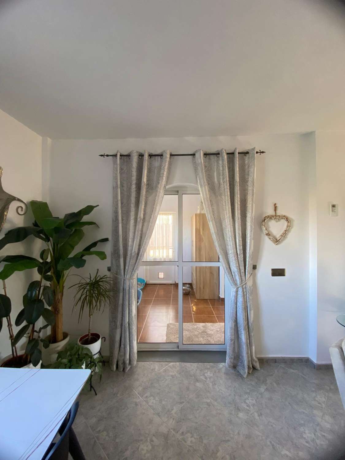 Villa de 3 dormitorios y 2 baños en una ubicación impresionante con vistas al lago.