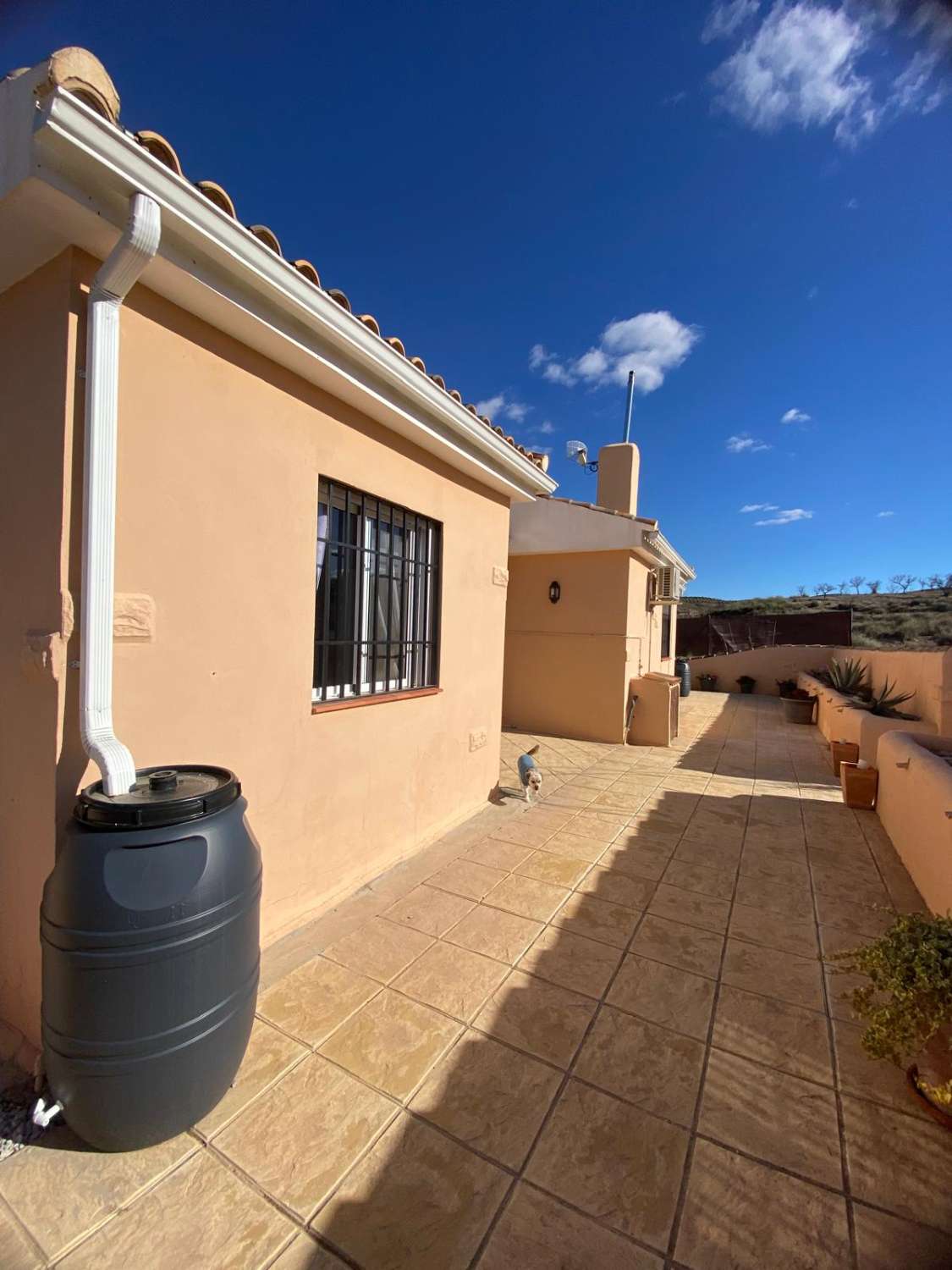 Villa de 3 dormitorios y 2 baños en una ubicación impresionante con vistas al lago.