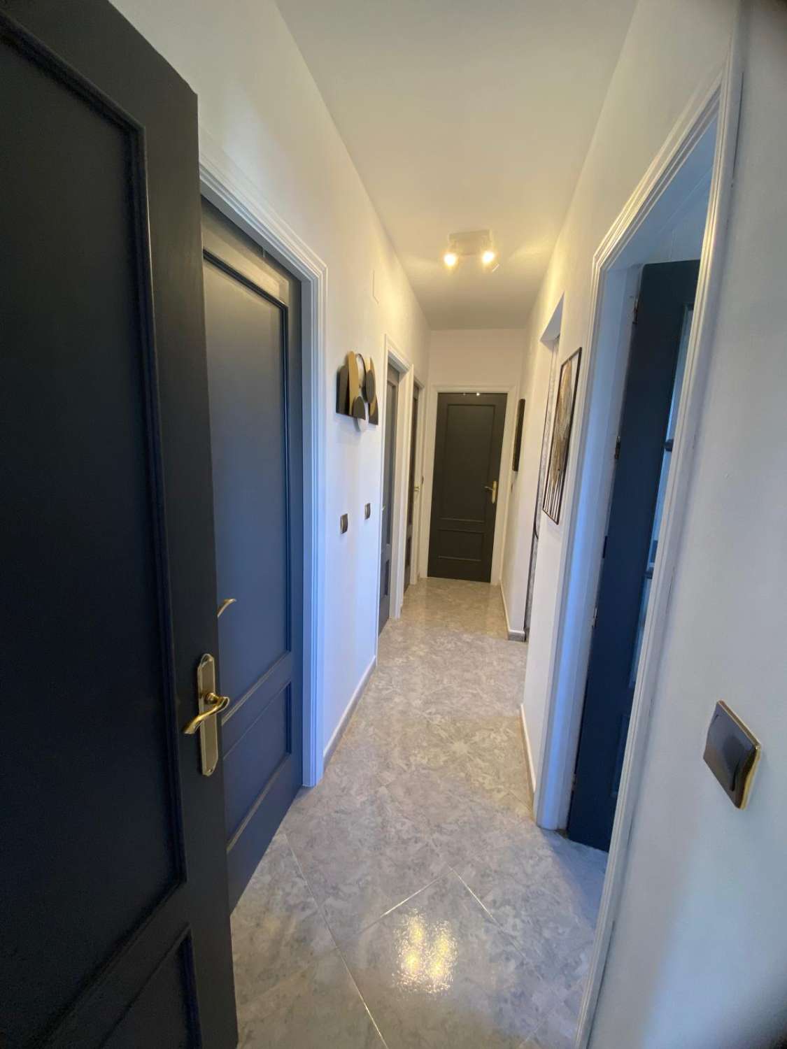 Villa de 3 dormitorios y 2 baños en una ubicación impresionante con vistas al lago.