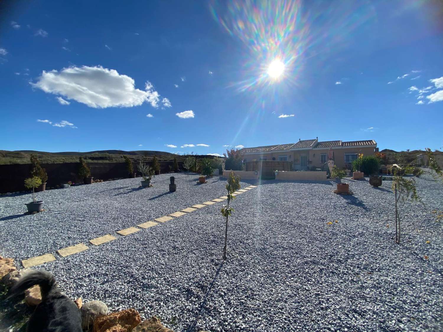 Villa de 3 dormitorios y 2 baños en una ubicación impresionante con vistas al lago.