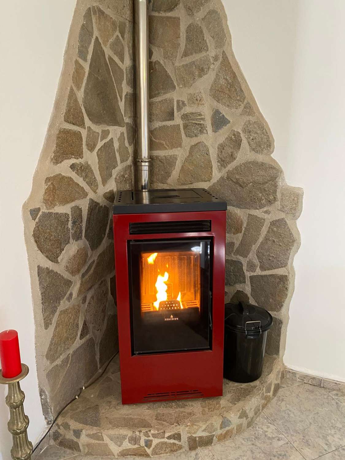 Villa de 3 dormitorios y 2 baños en una ubicación impresionante con vistas al lago.