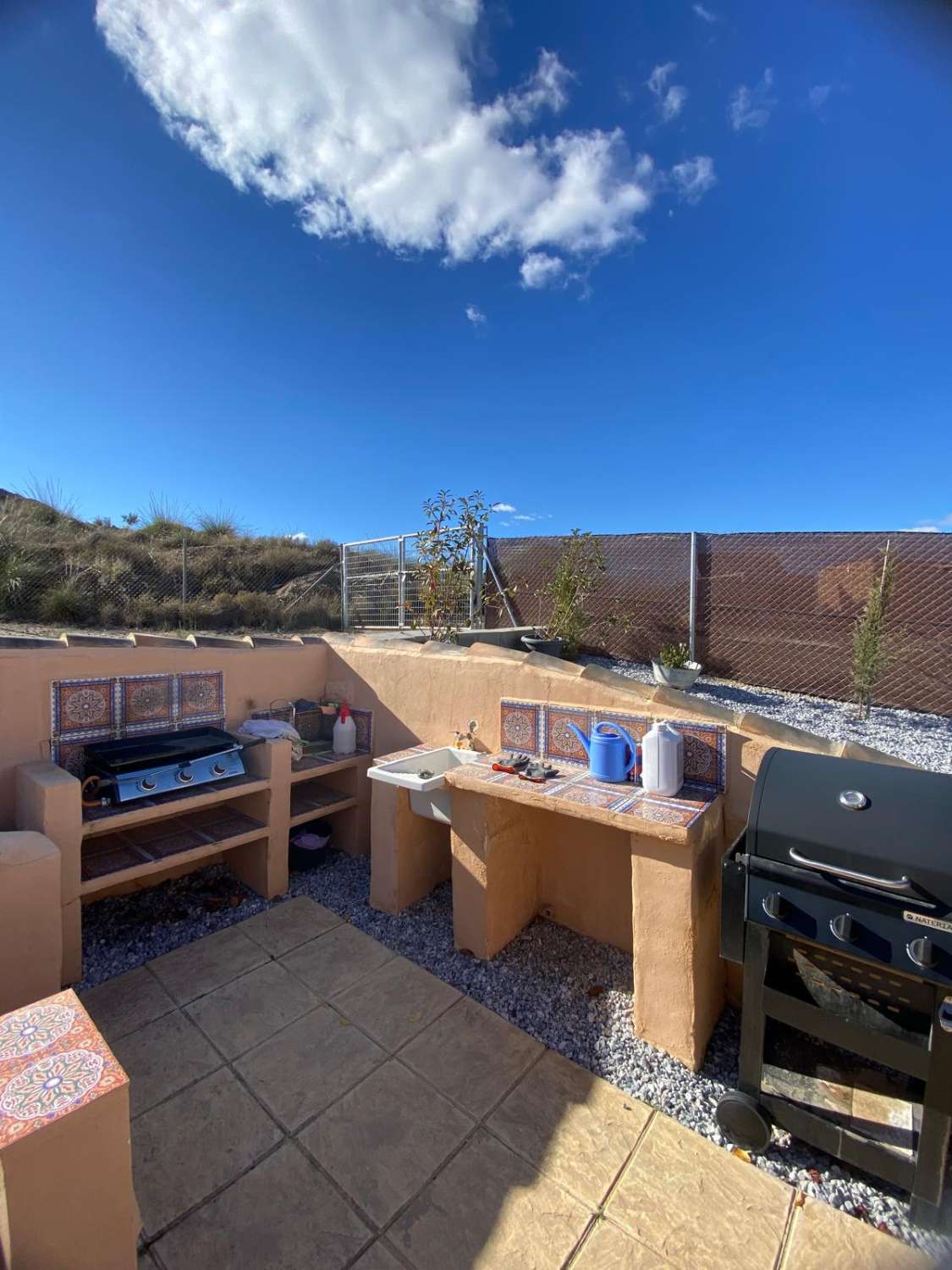 Villa de 3 dormitorios y 2 baños en una ubicación impresionante con vistas al lago.