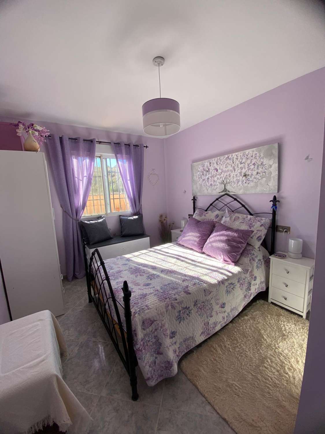 Villa de 3 dormitorios y 2 baños en una ubicación impresionante con vistas al lago.