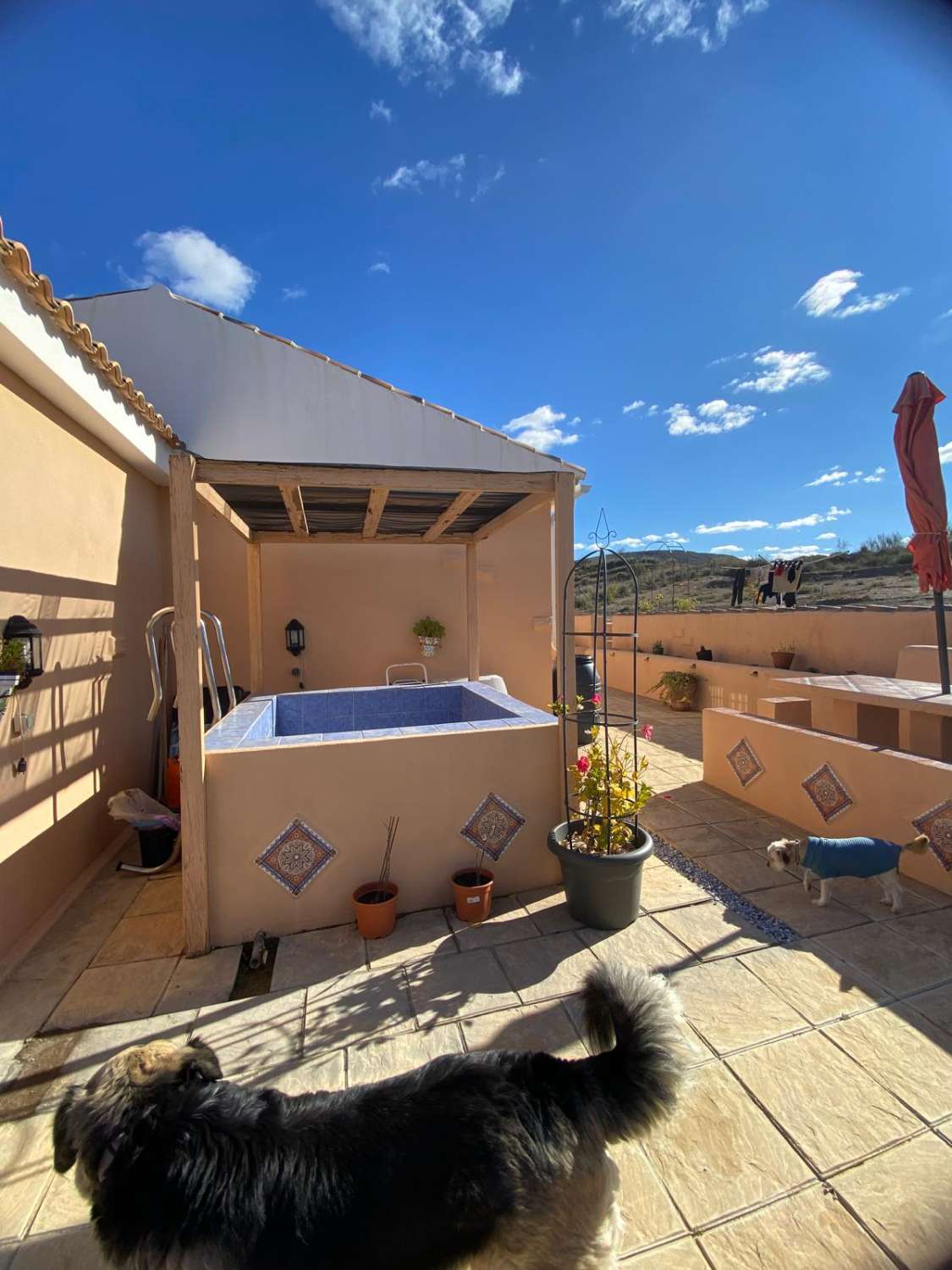 Villa de 3 dormitorios y 2 baños en una ubicación impresionante con vistas al lago.