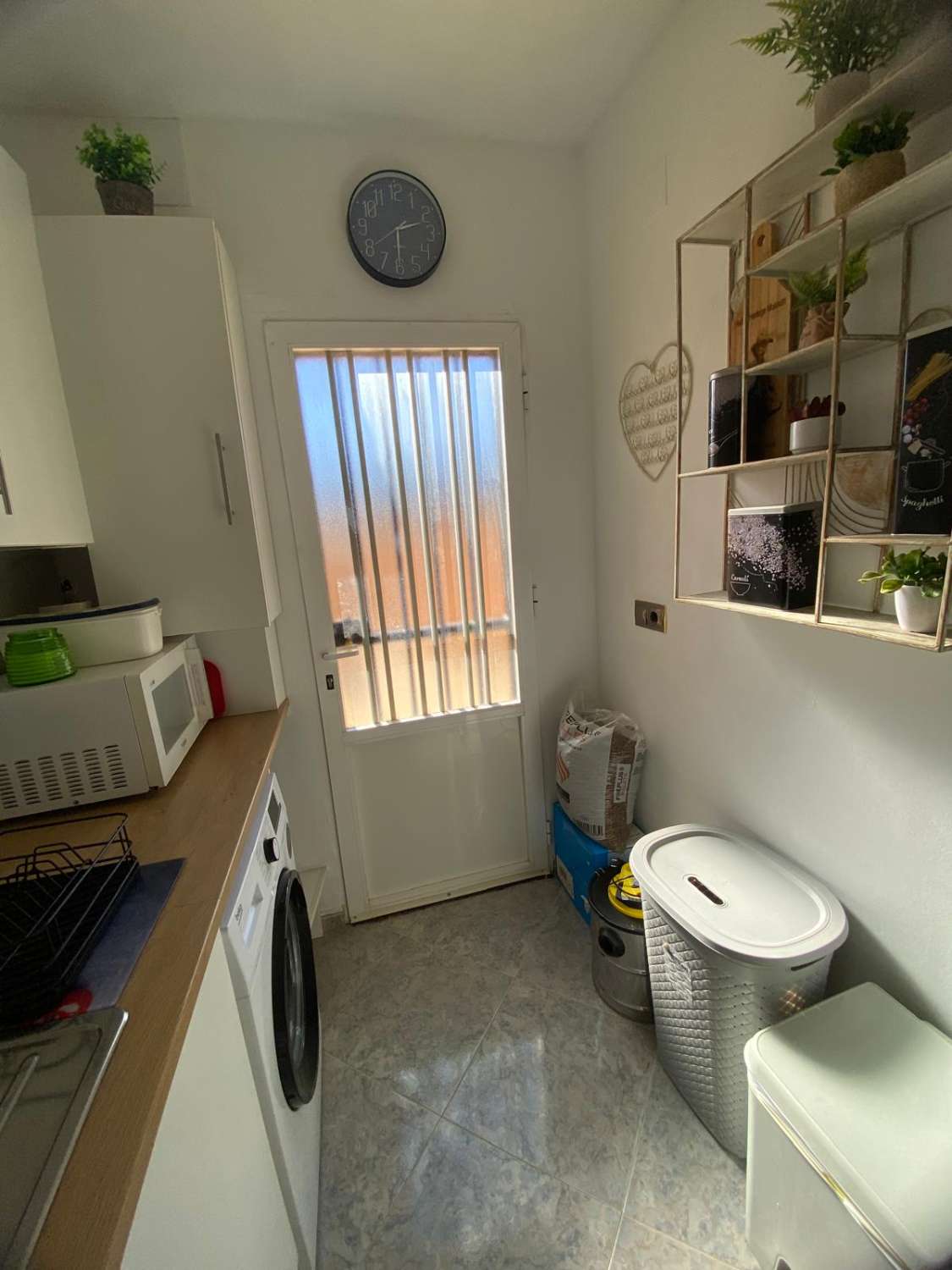 Villa de 3 dormitorios y 2 baños en una ubicación impresionante con vistas al lago.