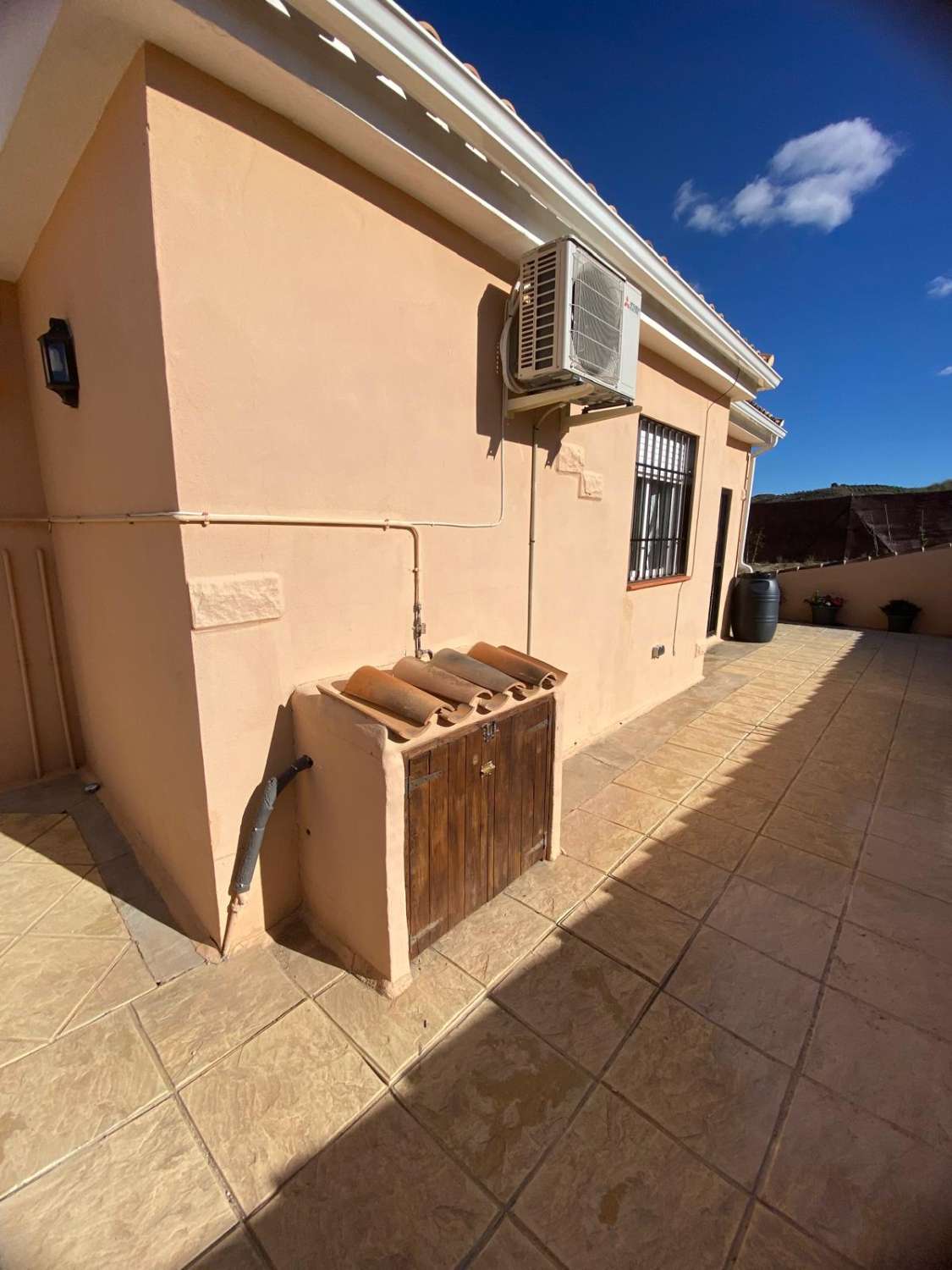 Villa de 3 dormitorios y 2 baños en una ubicación impresionante con vistas al lago.